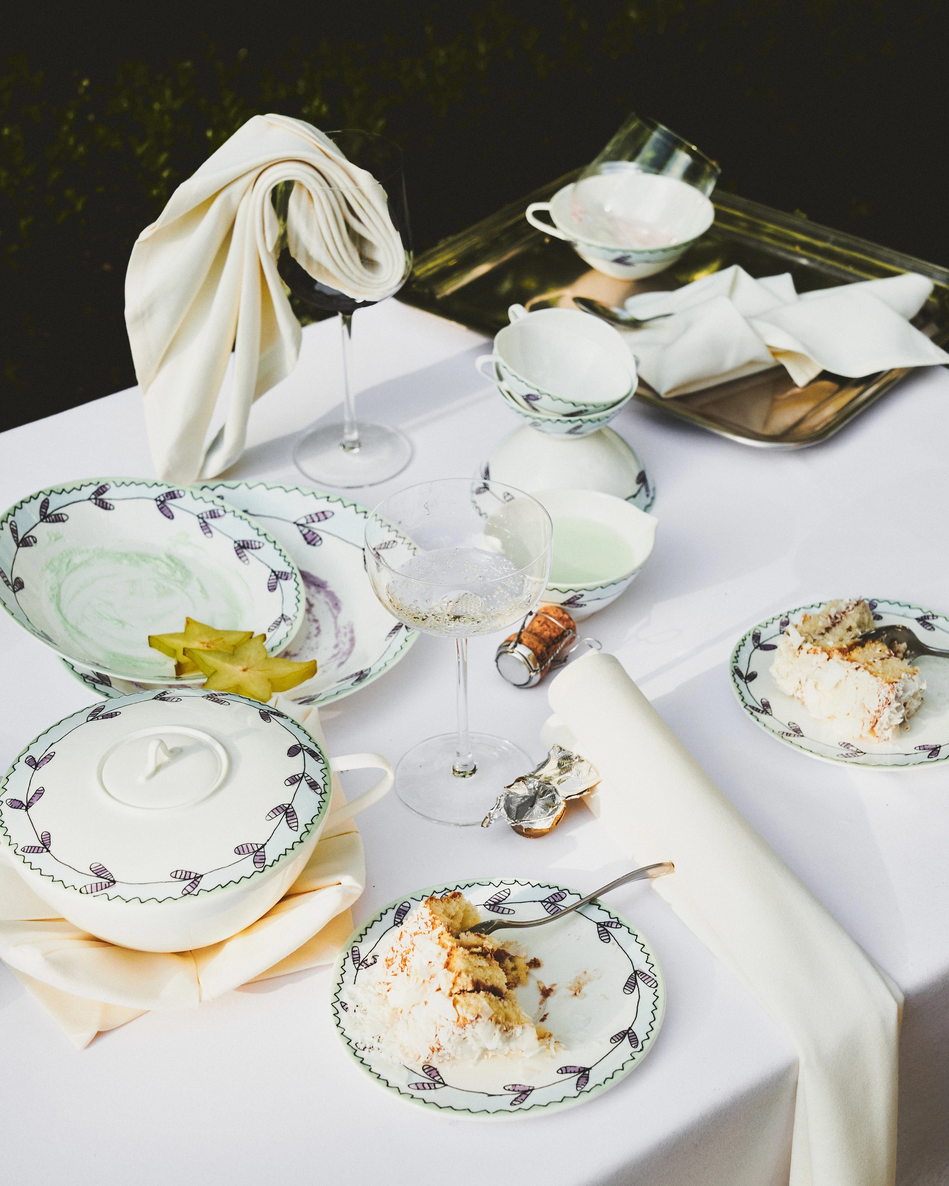 Saucer tea cup Blossom milk Midnight Flowers