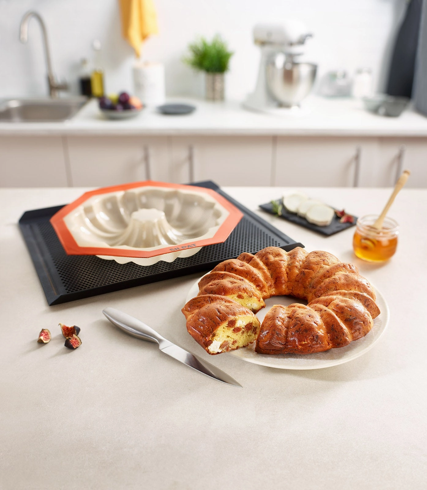 Silpat Perfect Non-Stick Rose Fluted Cake Pan
