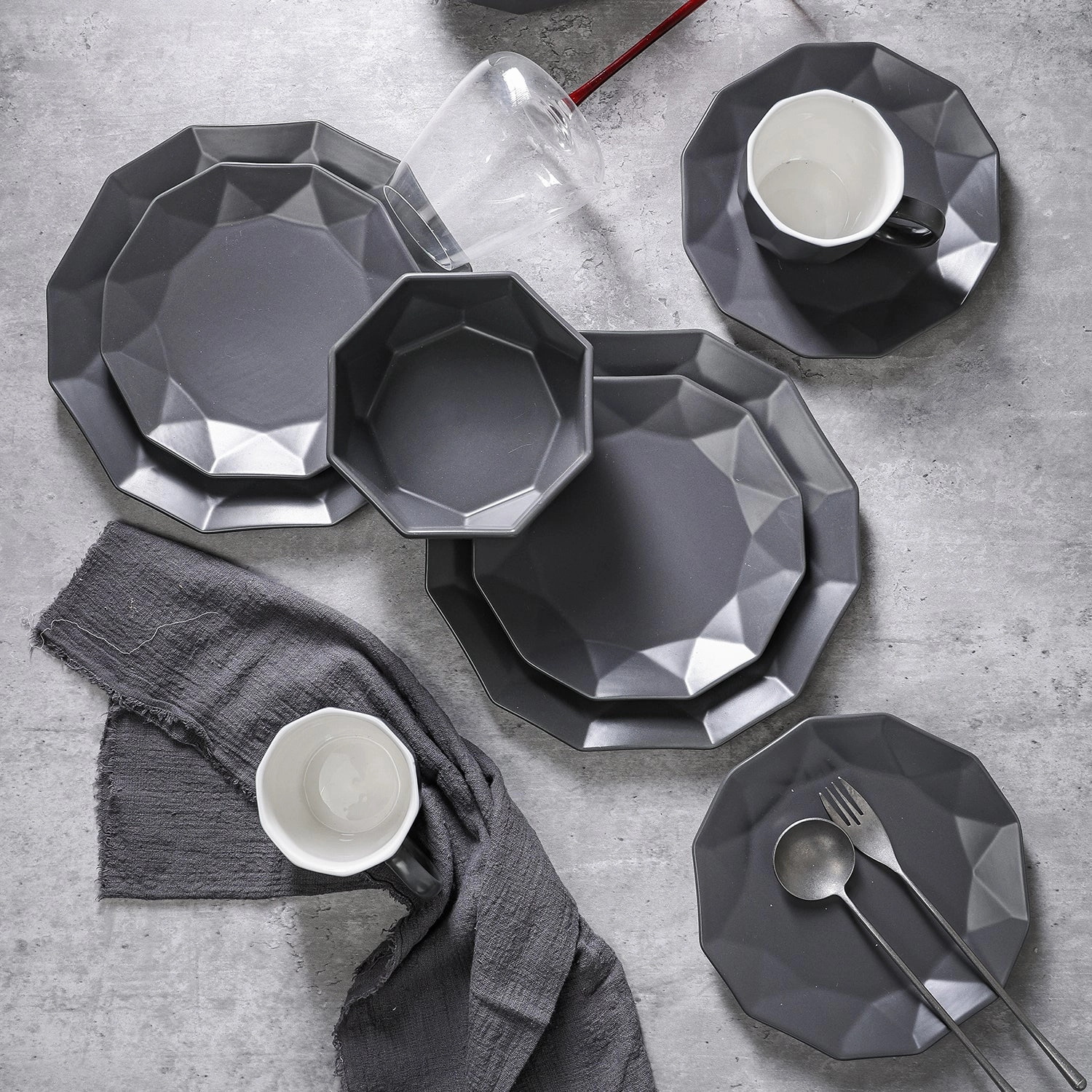 Stone Lain Jamie Porcelain 16-Piece Dinnerware Set