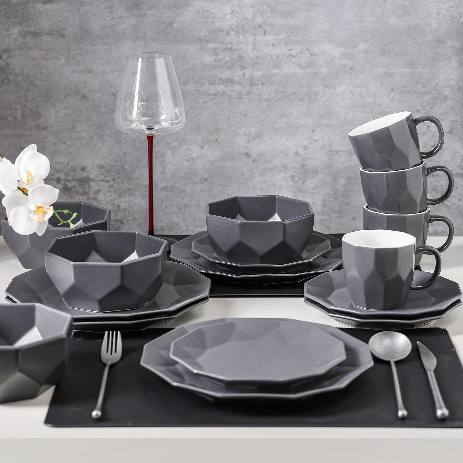 Stone Lain Jamie Porcelain 16-Piece Dinnerware Set