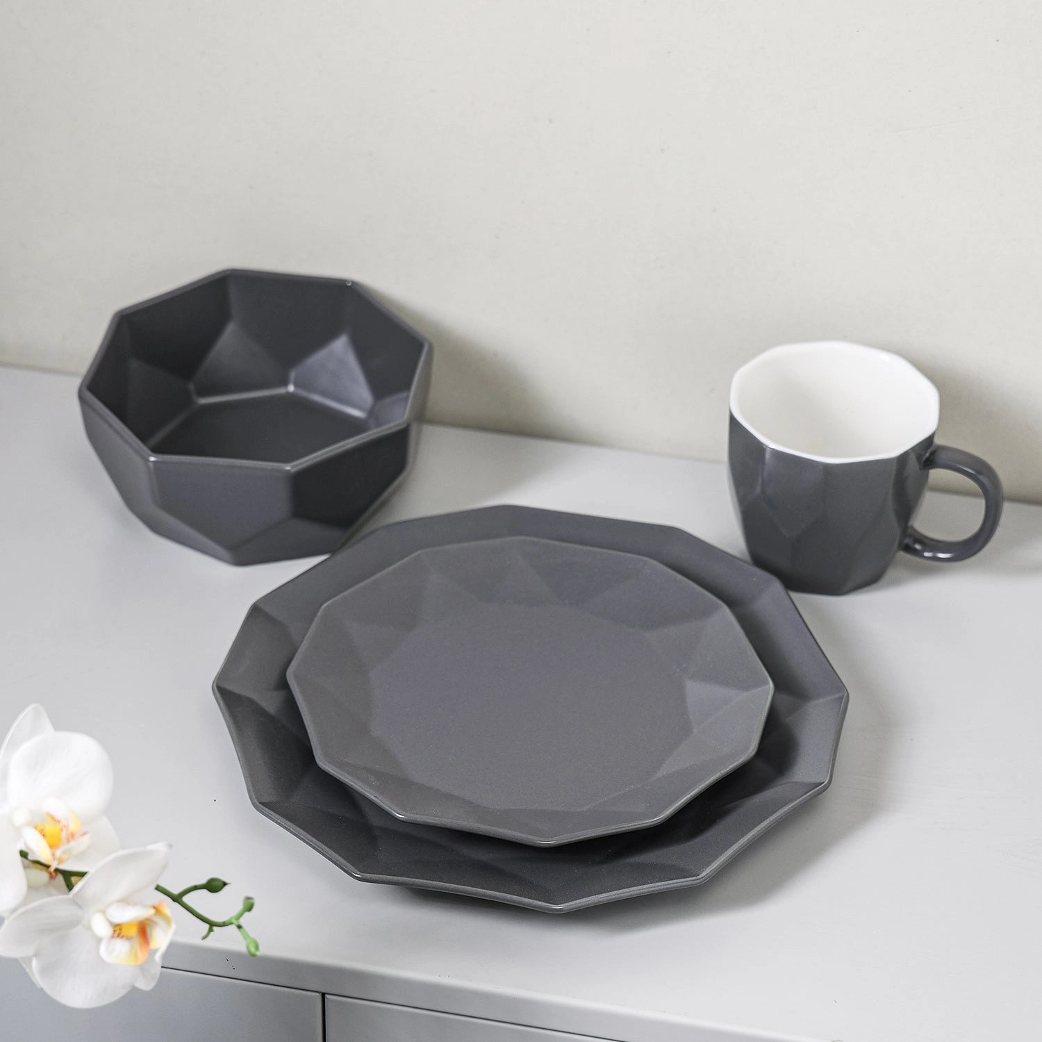Stone Lain Jamie Porcelain 16-Piece Dinnerware Set