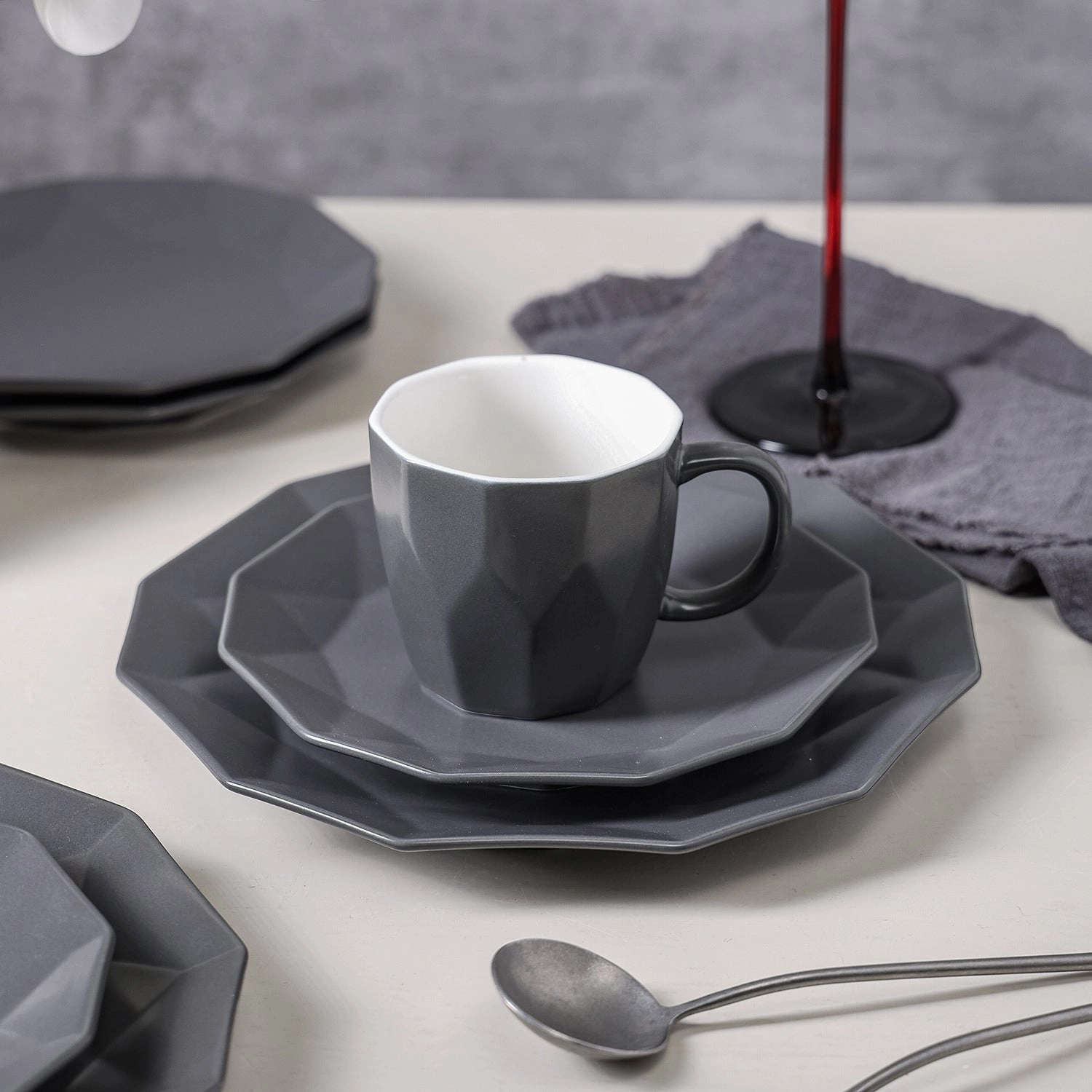 Stone Lain Jamie Porcelain 16-Piece Dinnerware Set