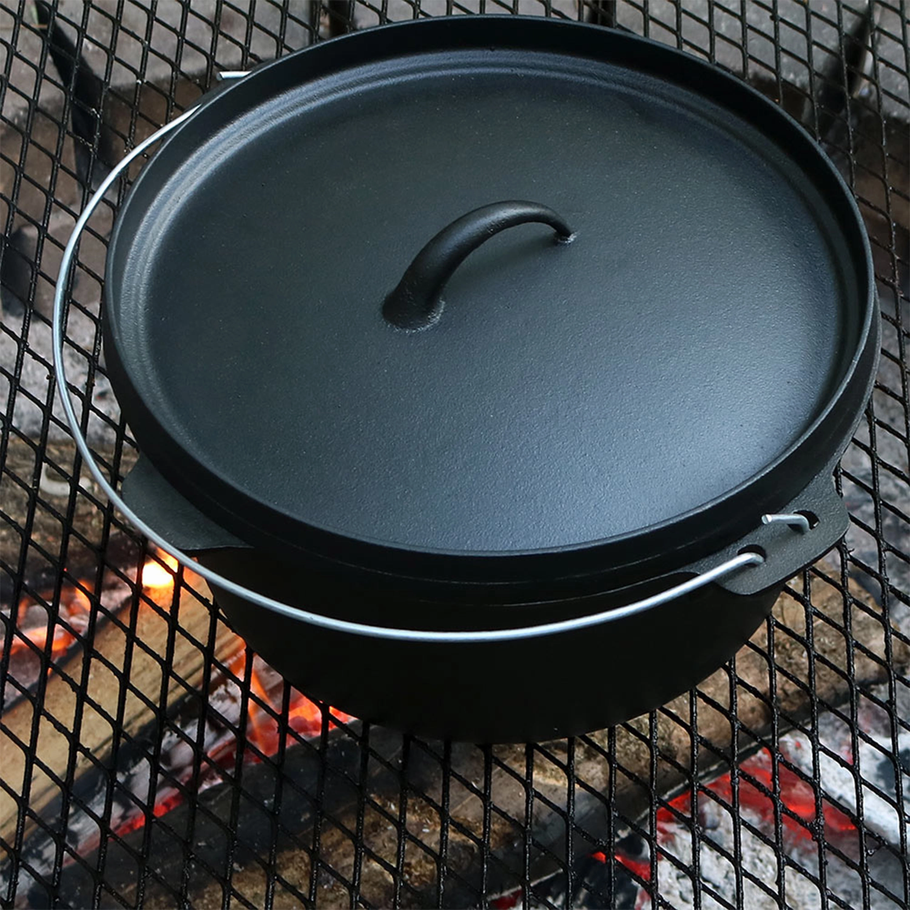 Sunnydaze Indoor/Outdoor Large Pre-Seasoned Cast Iron Dutch Oven Pot with Lid and Handle - 8 qt - Black
