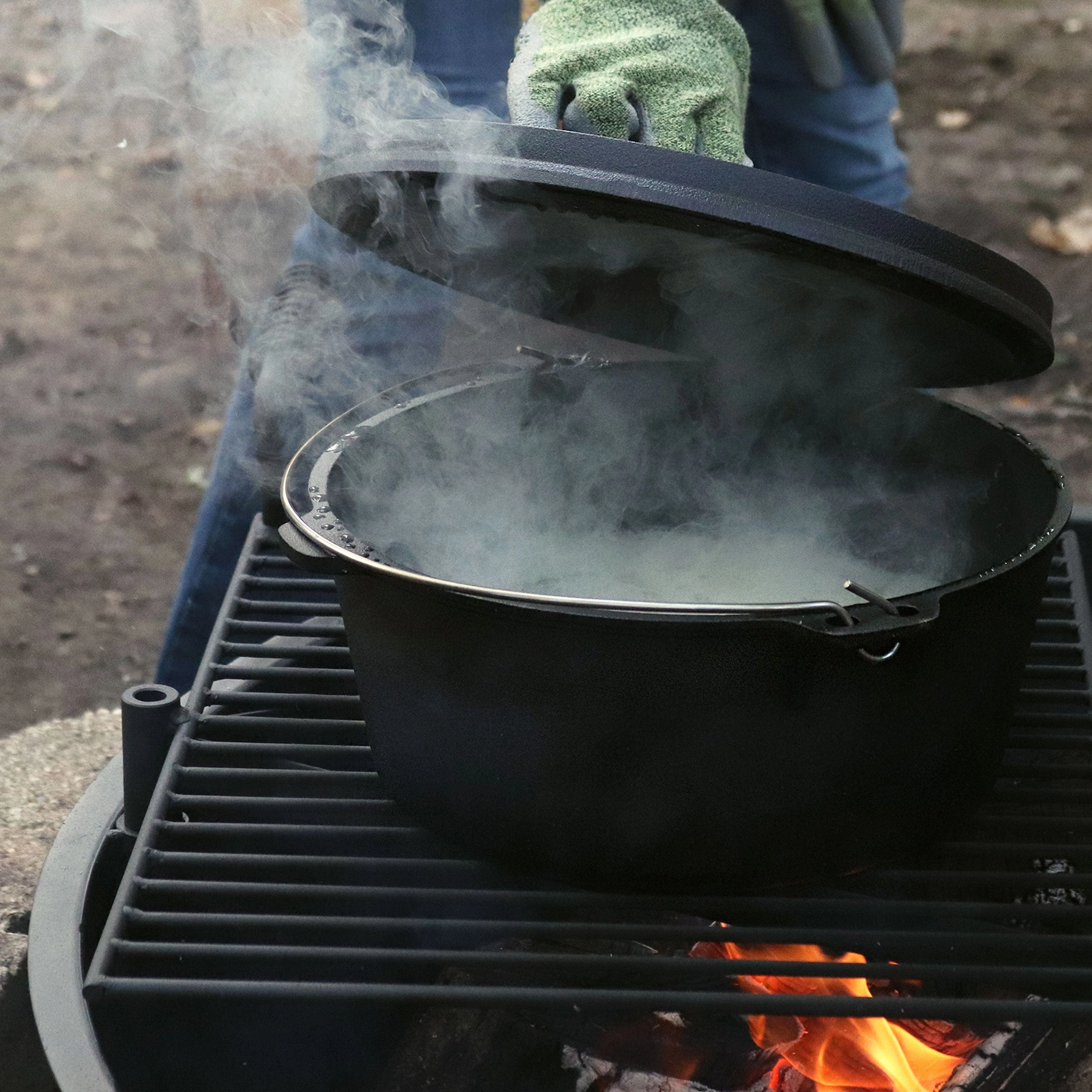 Sunnydaze Indoor/Outdoor Large Pre-Seasoned Cast Iron Dutch Oven Pot with Lid and Handle - 8 qt - Black