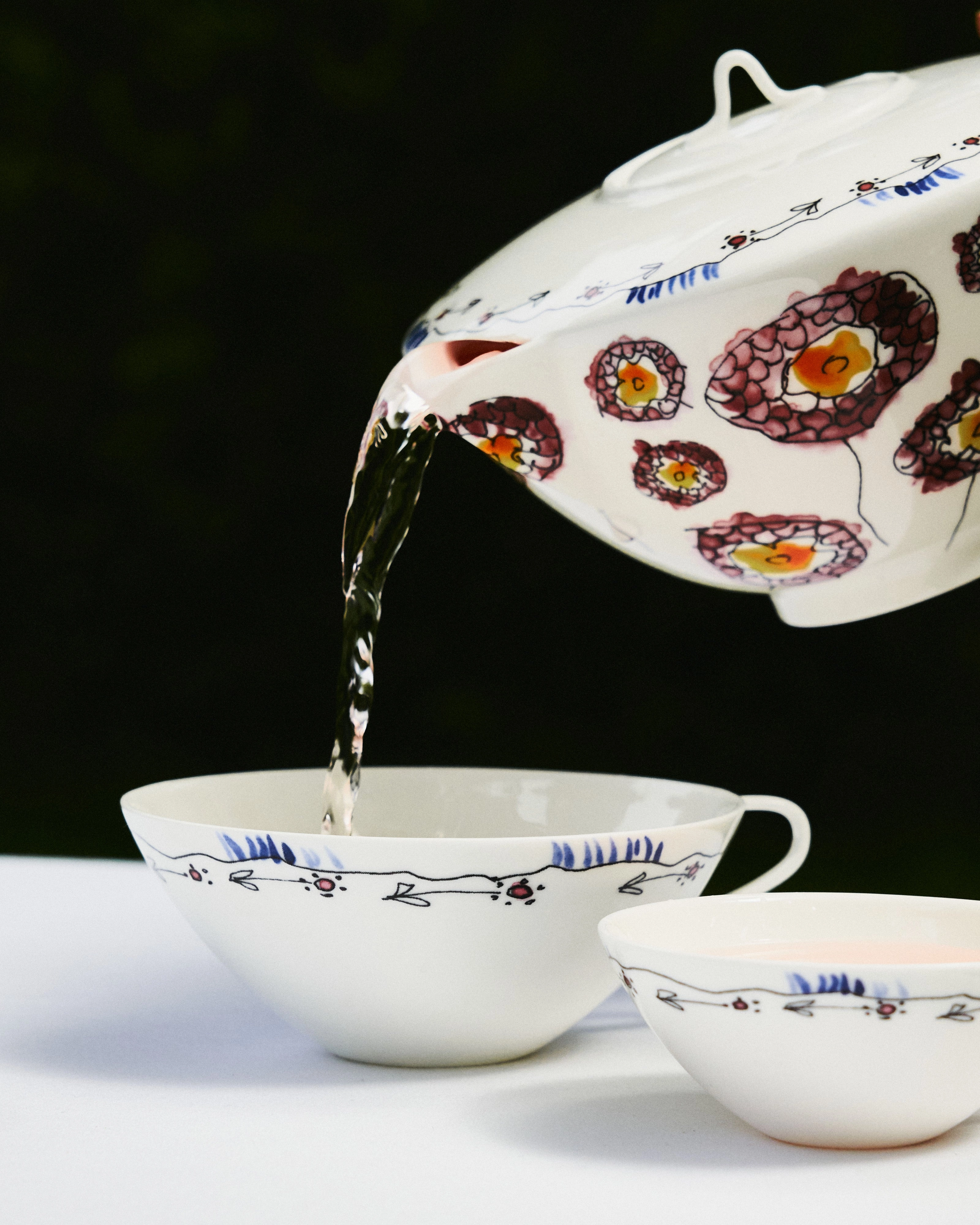 Tea pot Anemone milk Midnight Flowers