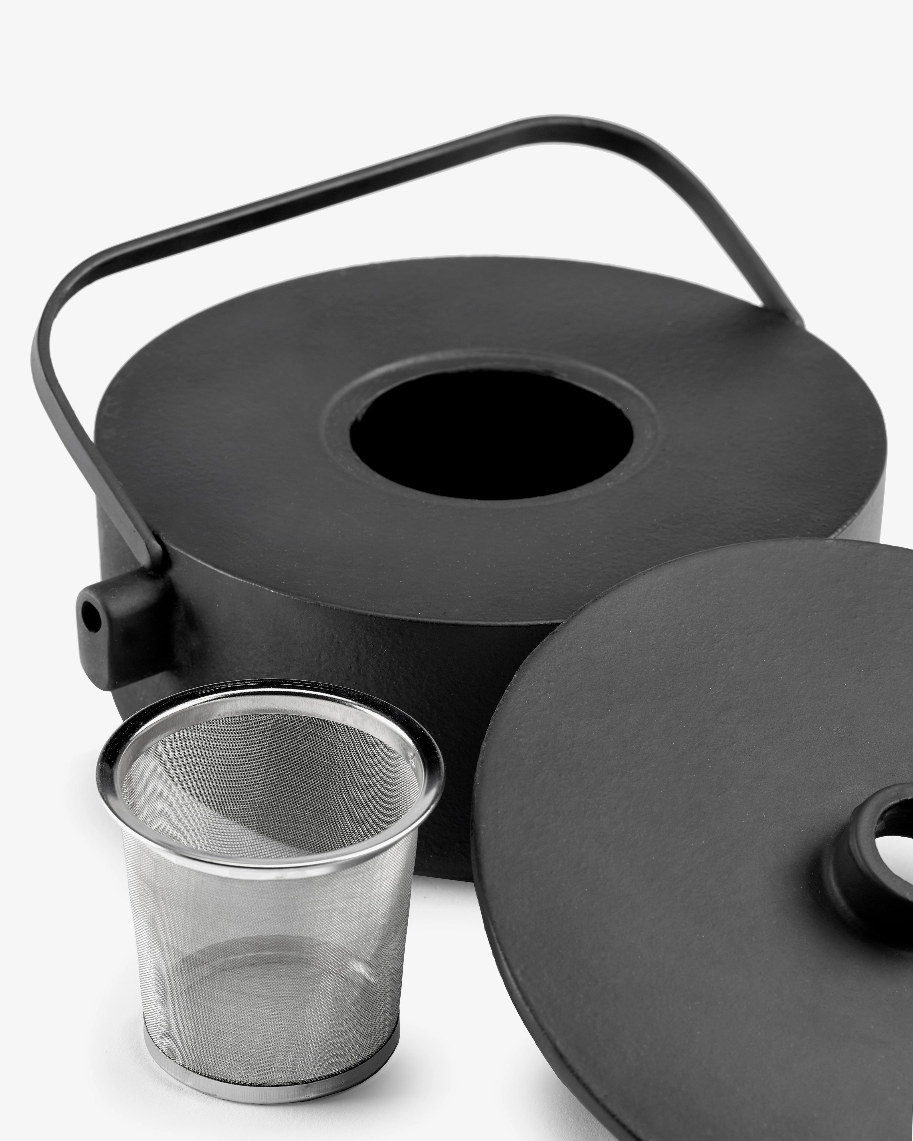 Tea pot cast iron black Collage