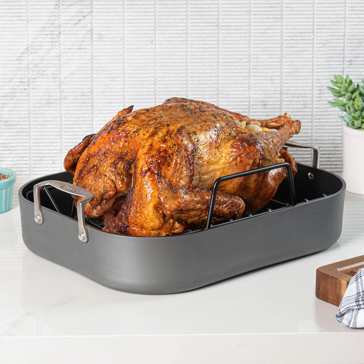 Viking Hard Anodized Roasting Pan, 13-Inch x 16-Inch w/ Carving Set, Black
