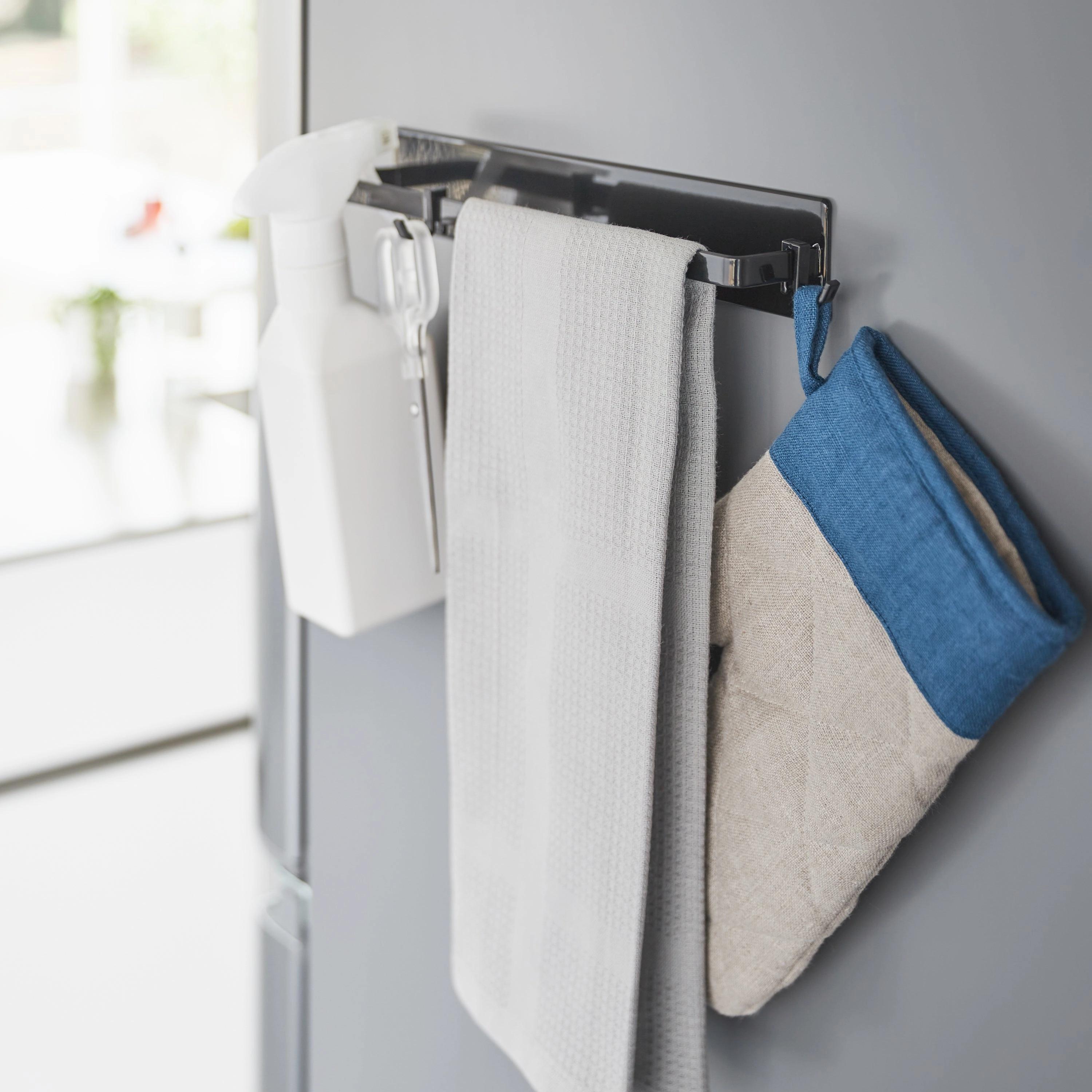 Yamazaki Home Magnetic Kitchen Towel Hanger, Steel, Supports 3 pounds, Magnetic, No Assembly