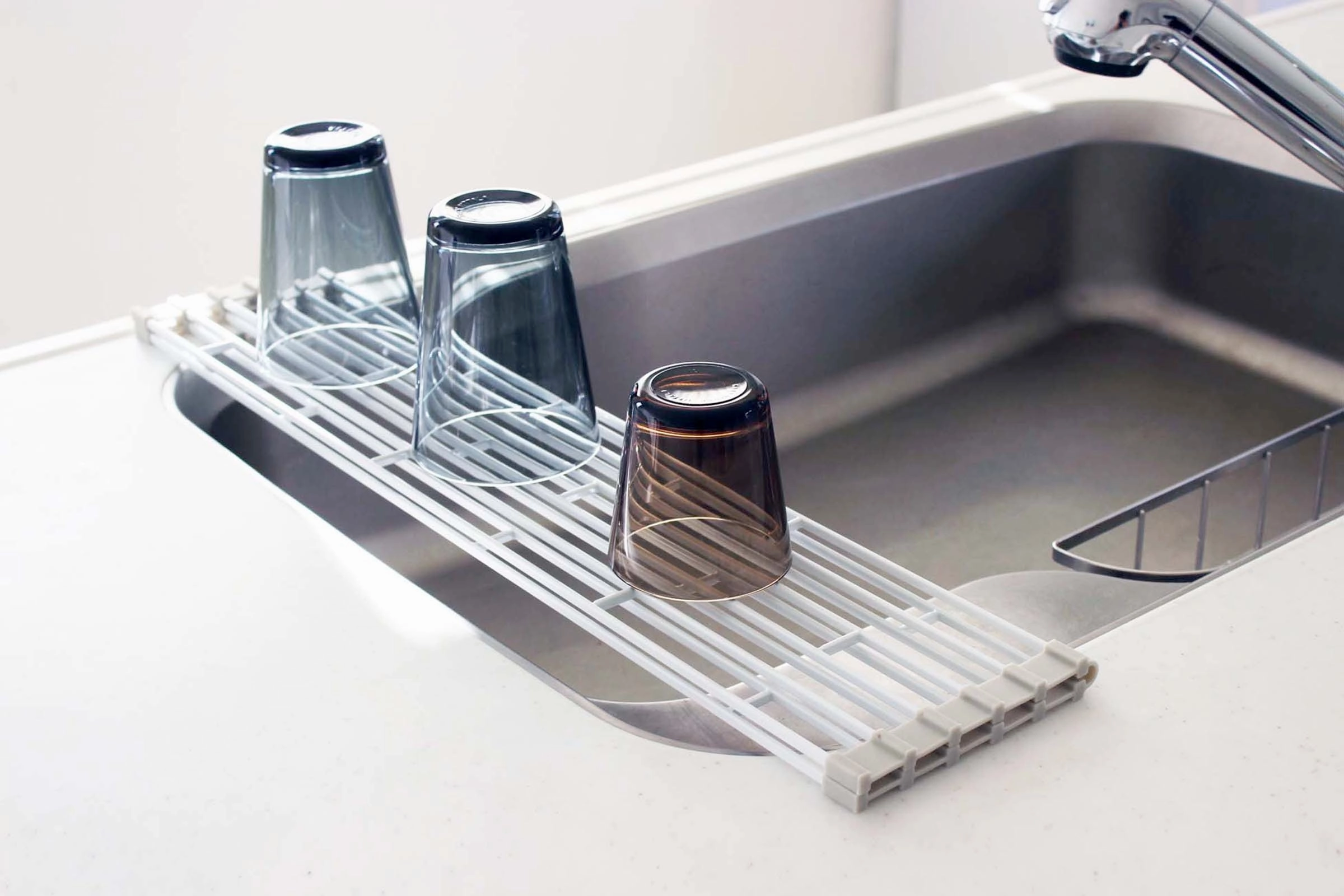 Yamazaki Home Over-the-Sink Dish Drainer, Steel, Supports 8.8 pounds, Water Resistant, No Assembly