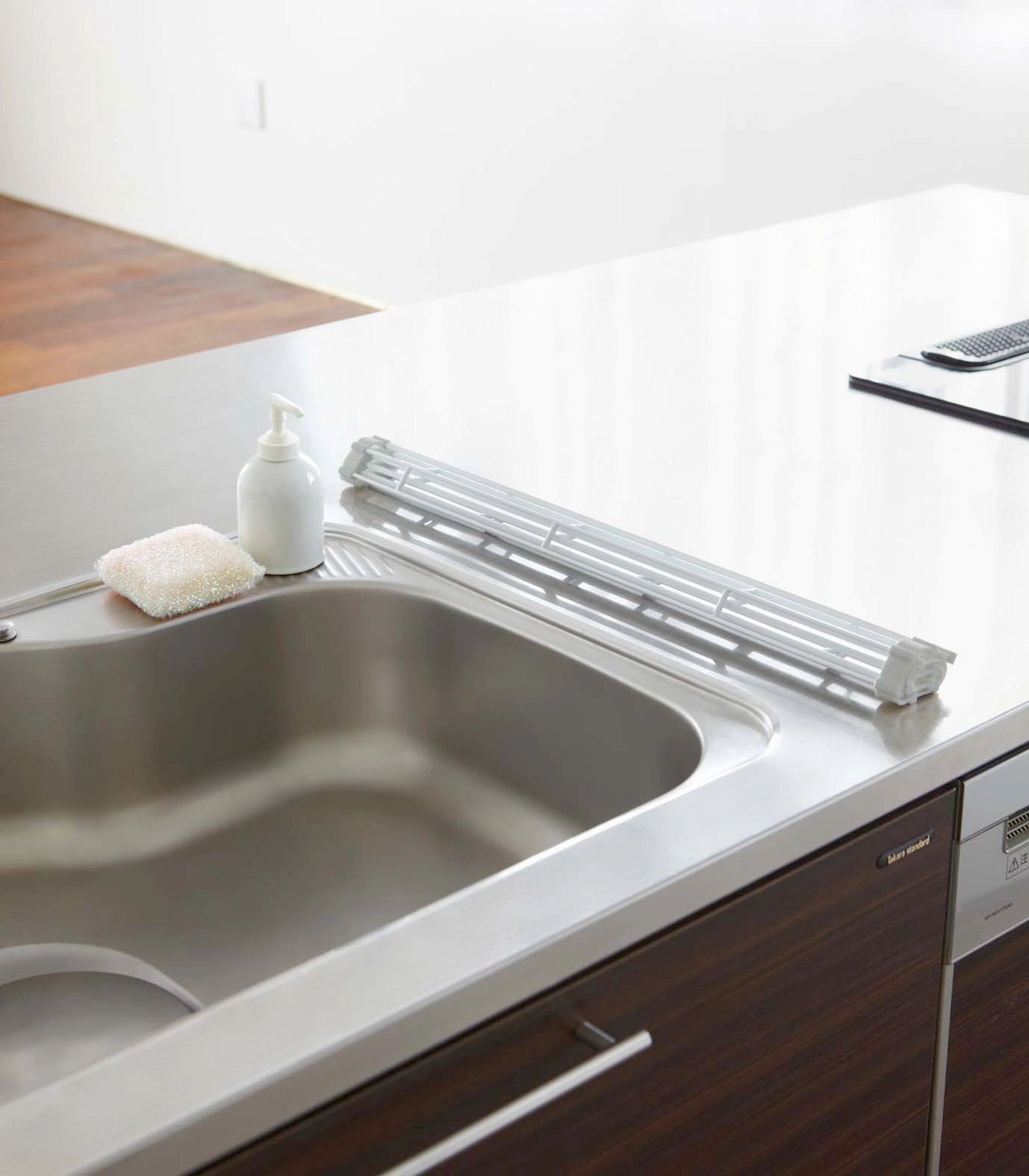 Yamazaki Home Over-the-Sink Dish Drainer, Steel, Supports 8.8 pounds, Water Resistant, No Assembly