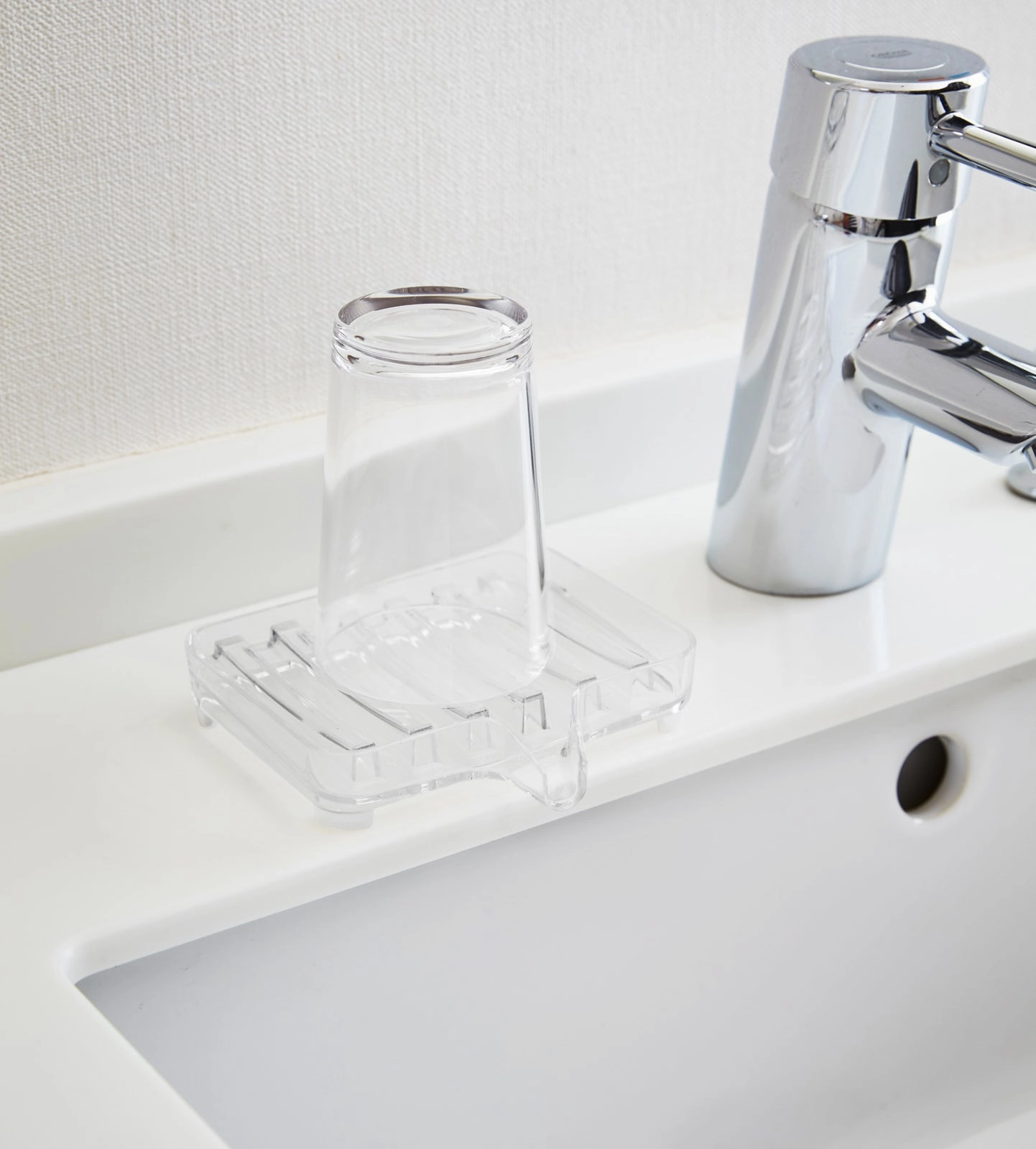 Yamazaki Home Self-Draining Soap Tray, Acrylic, No Assembly