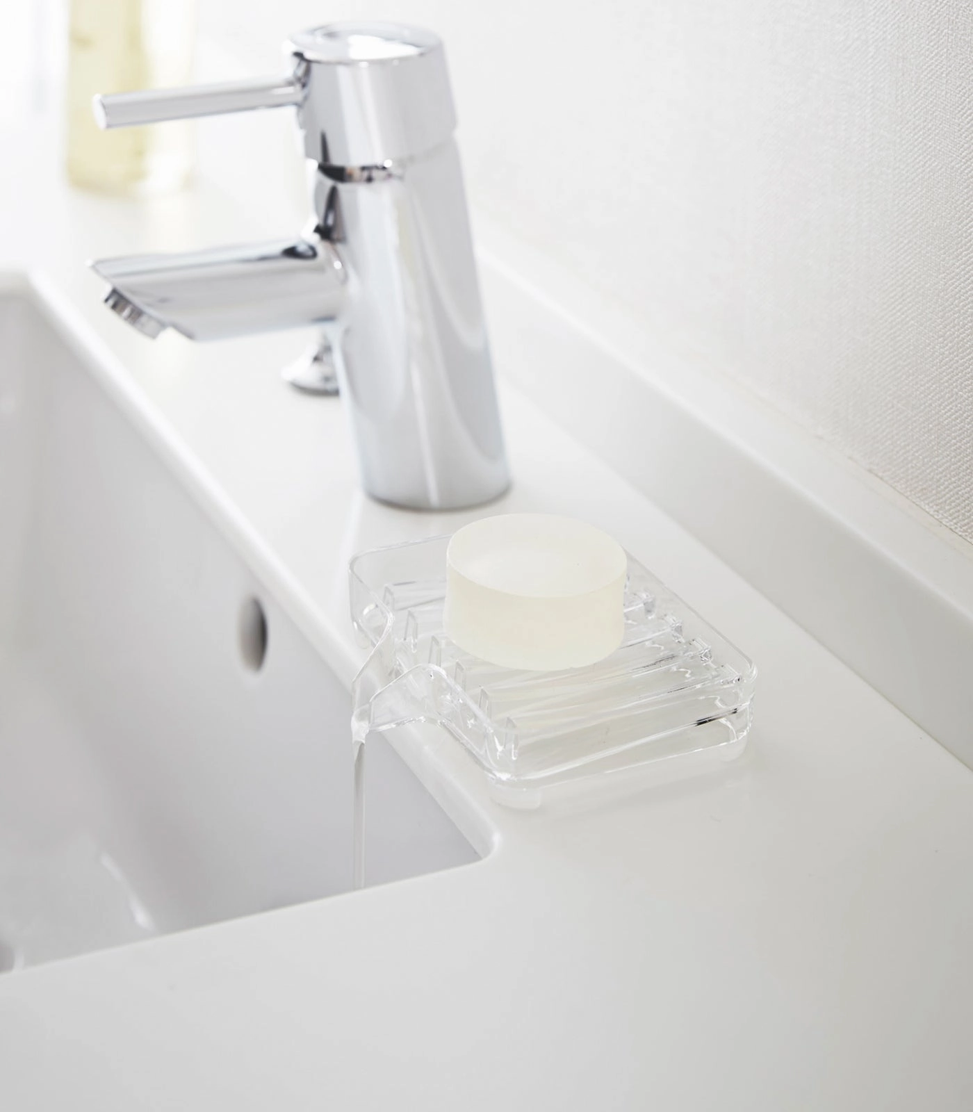 Yamazaki Home Self-Draining Soap Tray, Acrylic, No Assembly