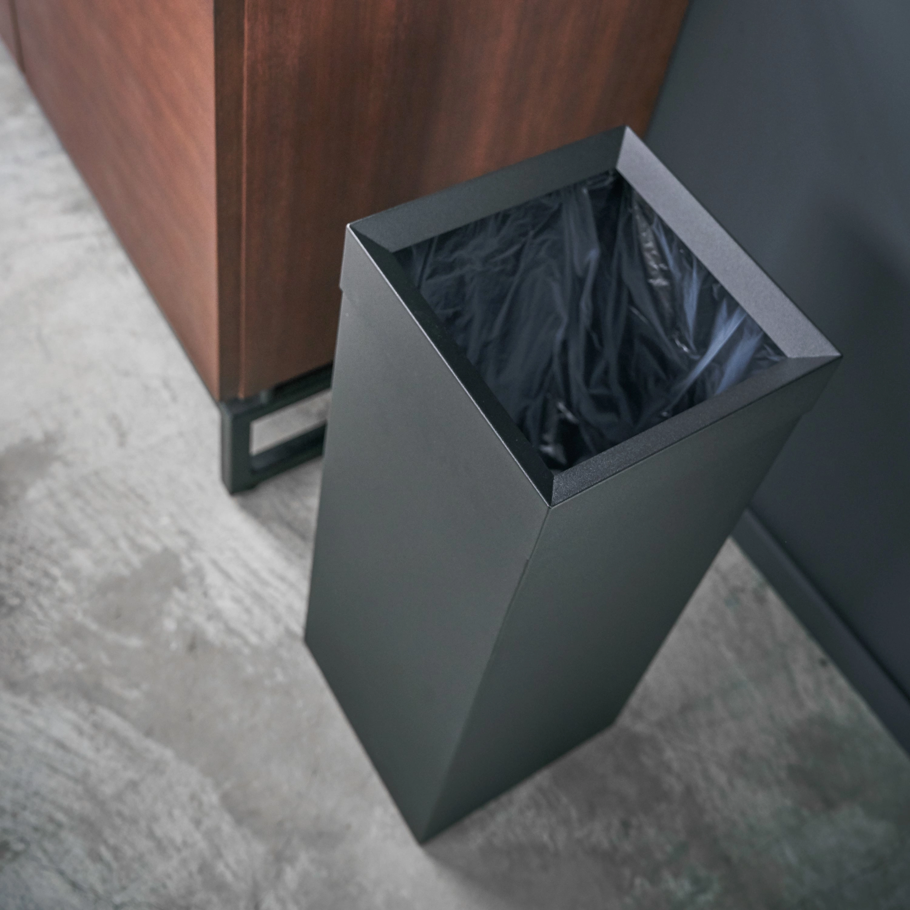 Yamazaki Home Trash Can, Steel, 7.25 gallons, 27 liters, Handles, Lid, No Assembly