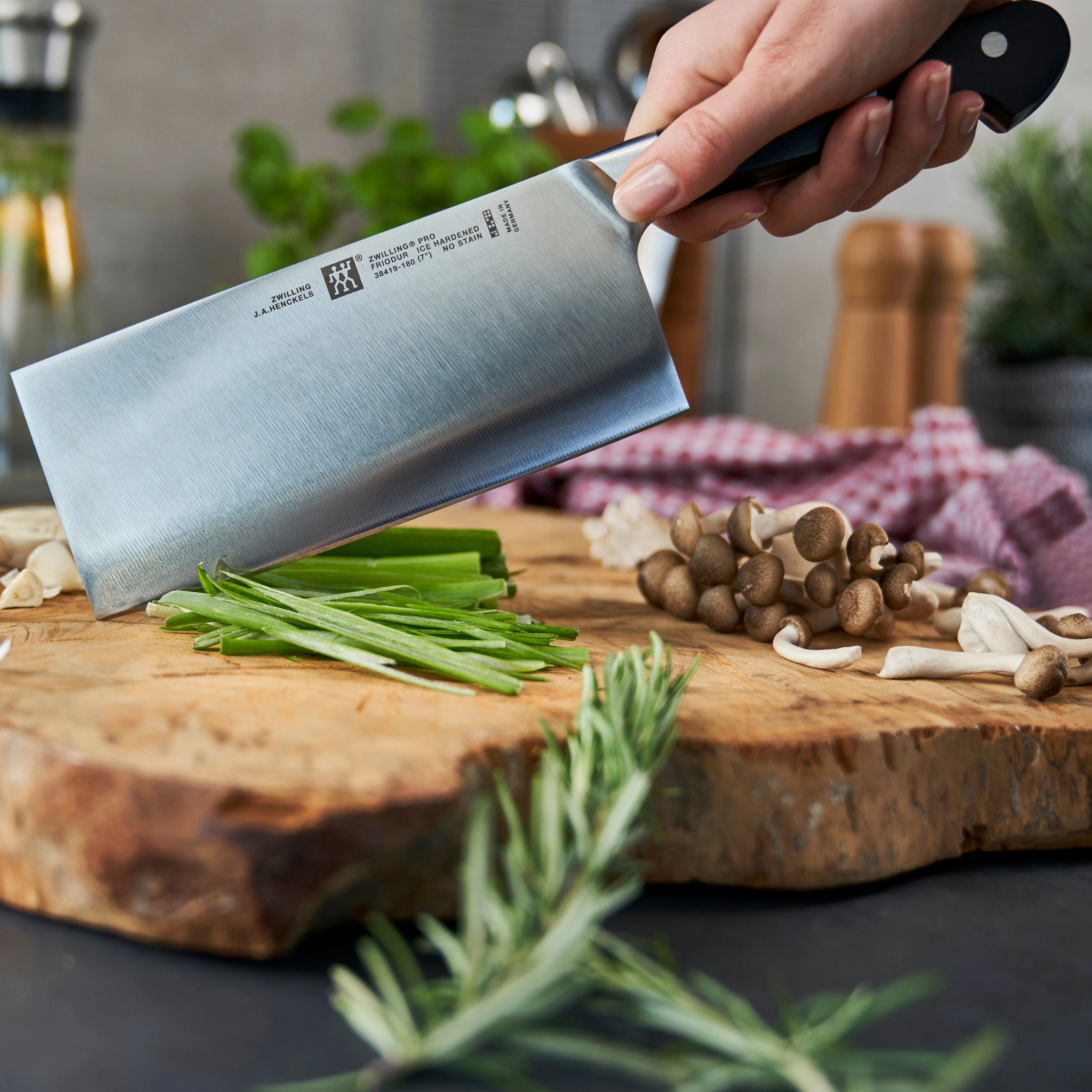 ZWILLING Pro 7-inch Chinese Chef's Knife Vegetable Cleaver