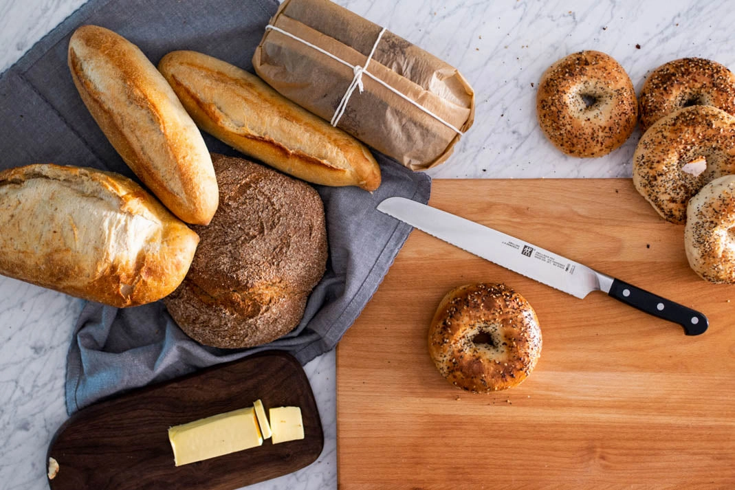 ZWILLING Pro 9-inch Z15 Bread Knife