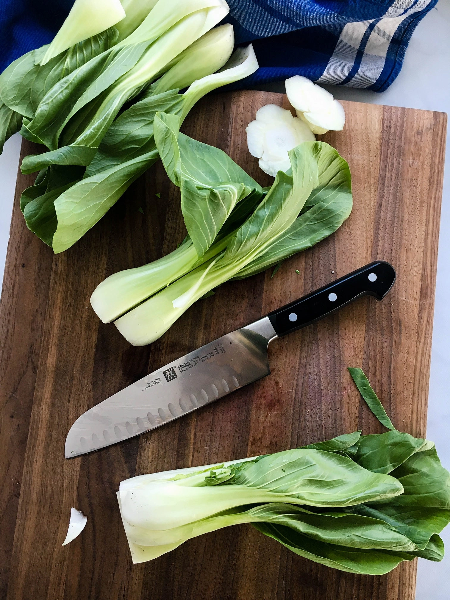 ZWILLING Pro Hollow Edge Santoku Knife