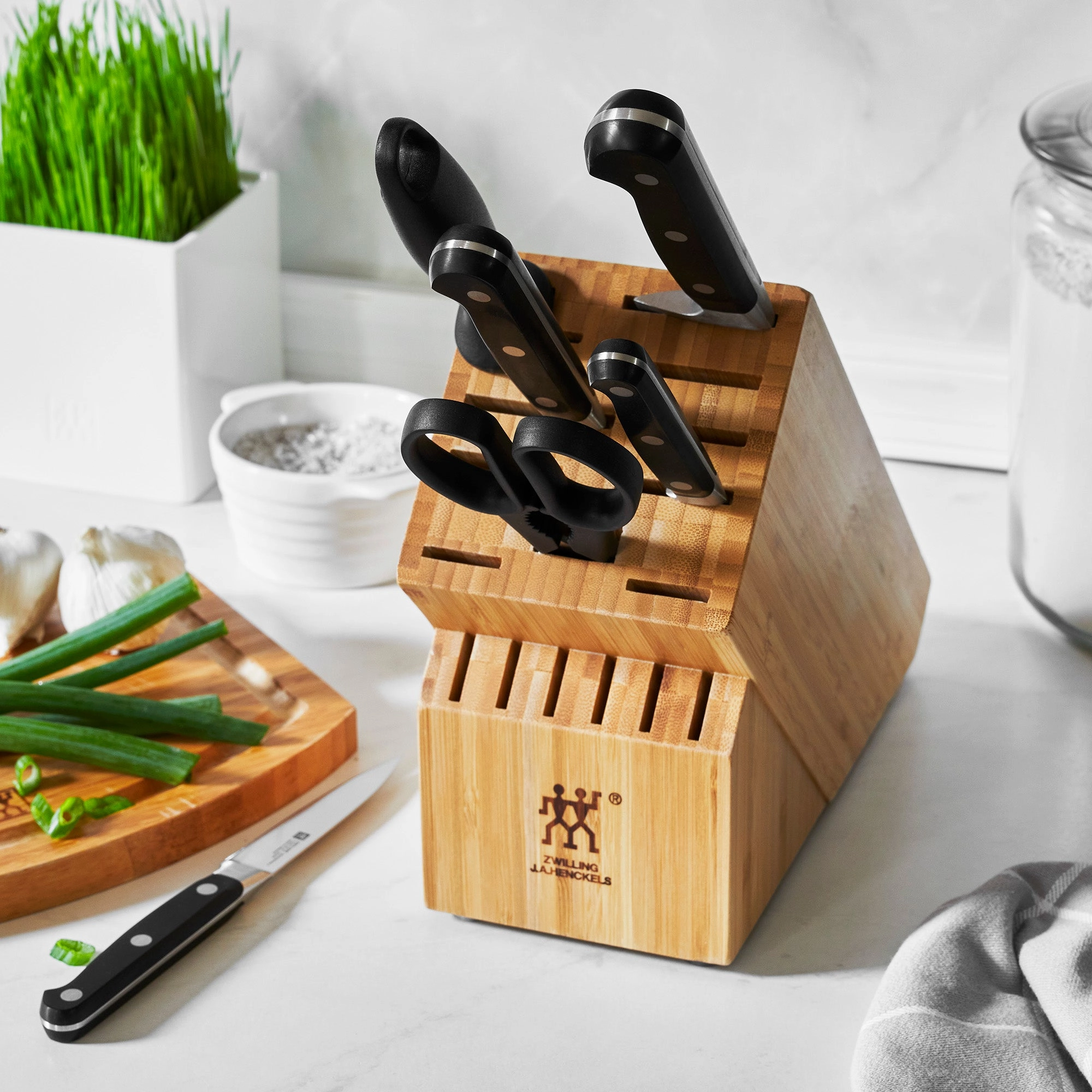 ZWILLING Professional S Knife Set with Block, Chefs Knife, Serrated Utility Knife, 7 Piece, Black